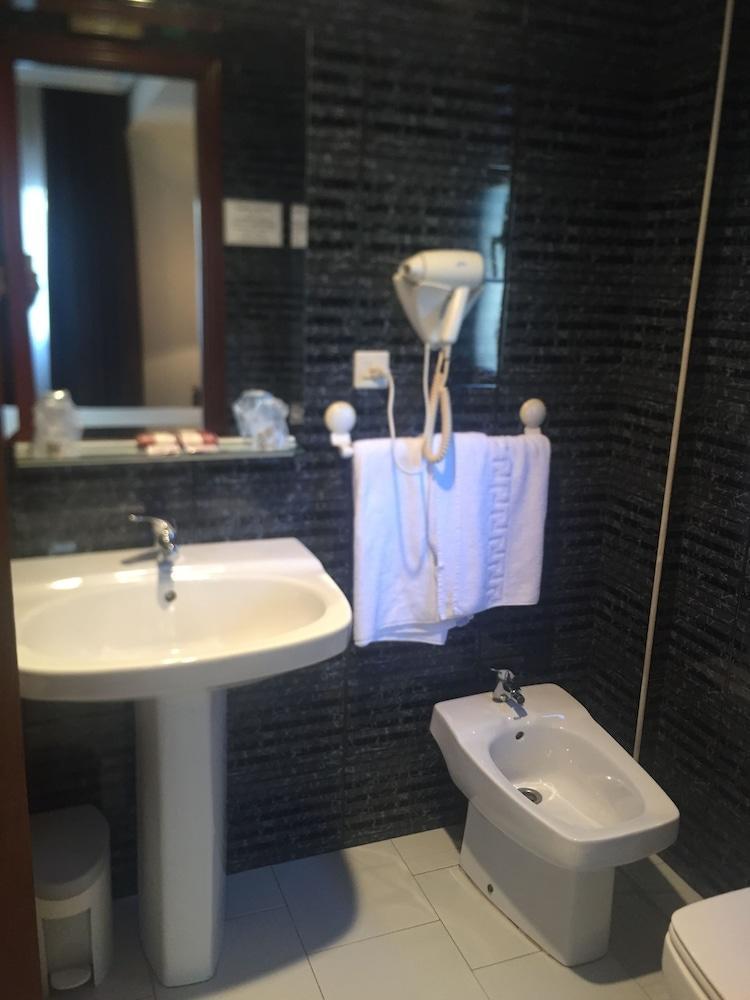 Hotel El Molinon Cangas De Narcea Ngoại thất bức ảnh